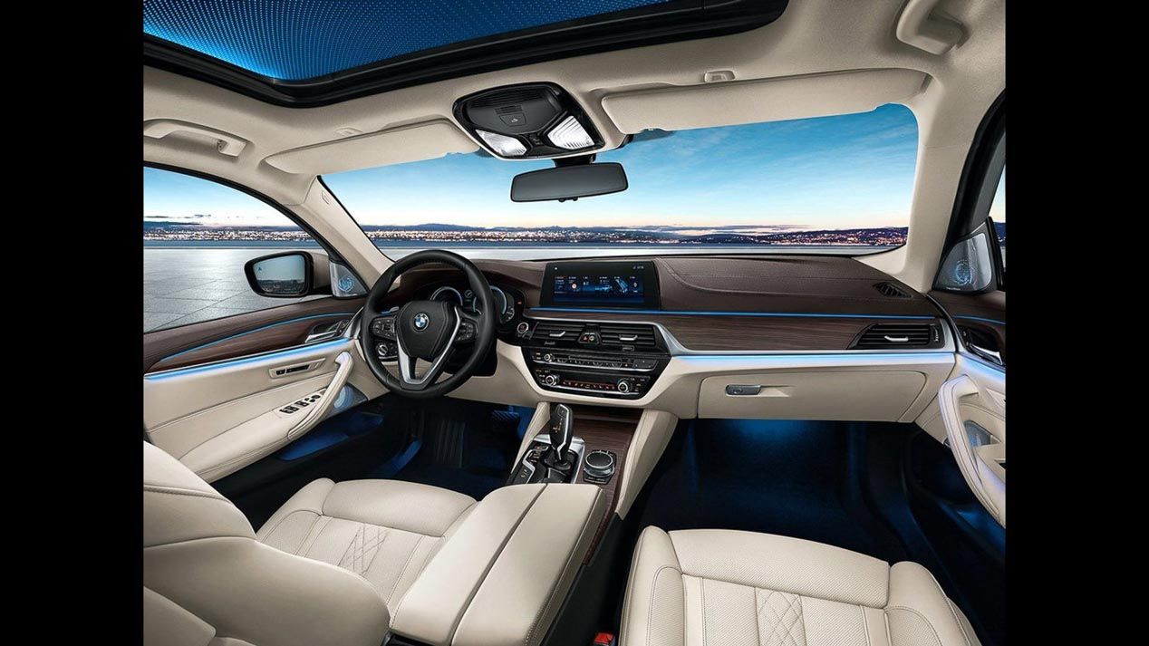BMW desvela el i8 Protonic Frozen Yellow y el Serie 5 de batalla larga