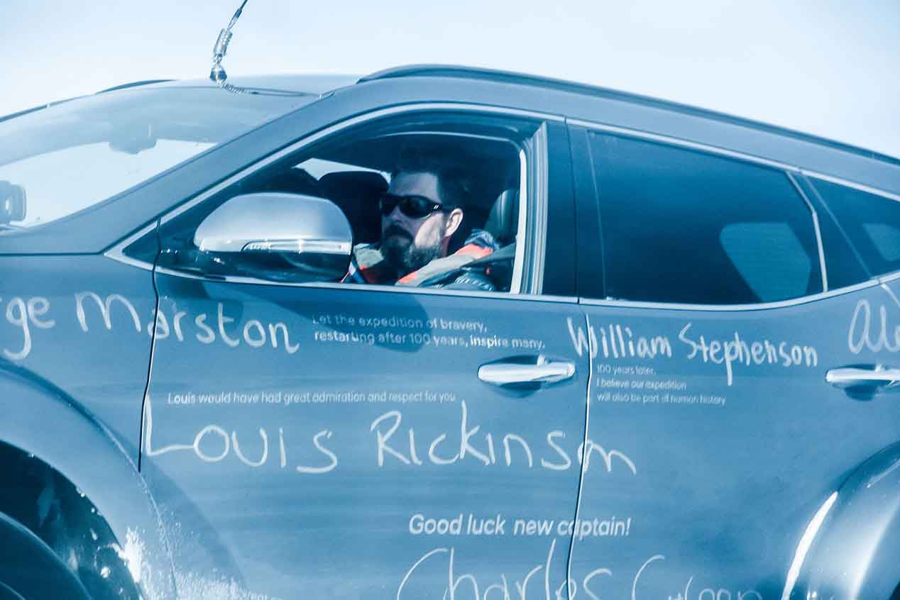 El coche que cruzó los hielos de la Antártida