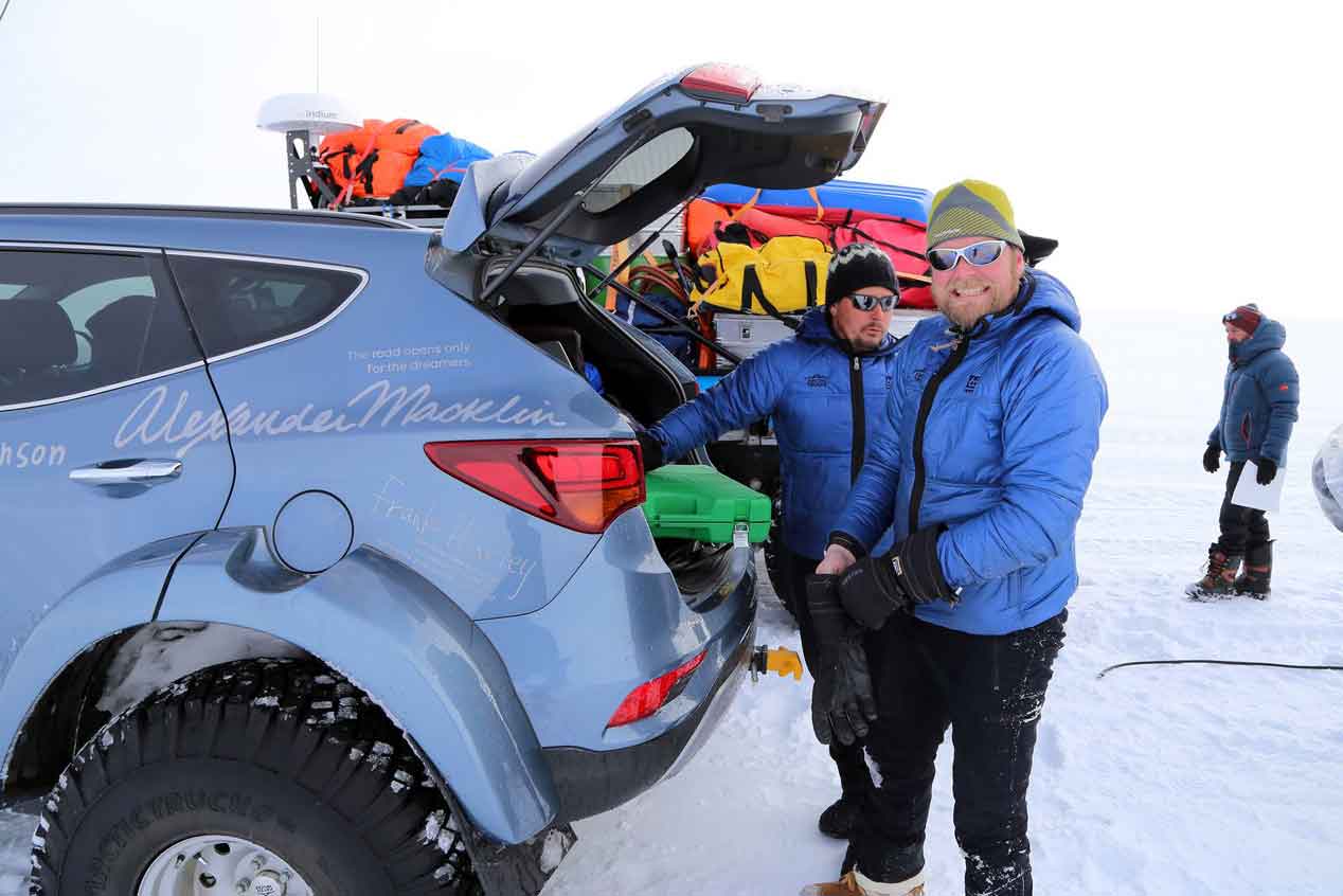 El coche que cruzó los hielos de la Antártida