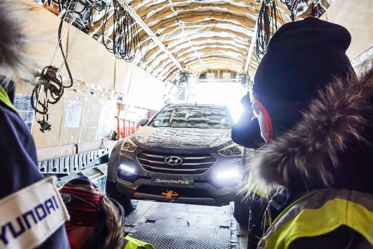 El coche que cruzó los hielos de la Antártida