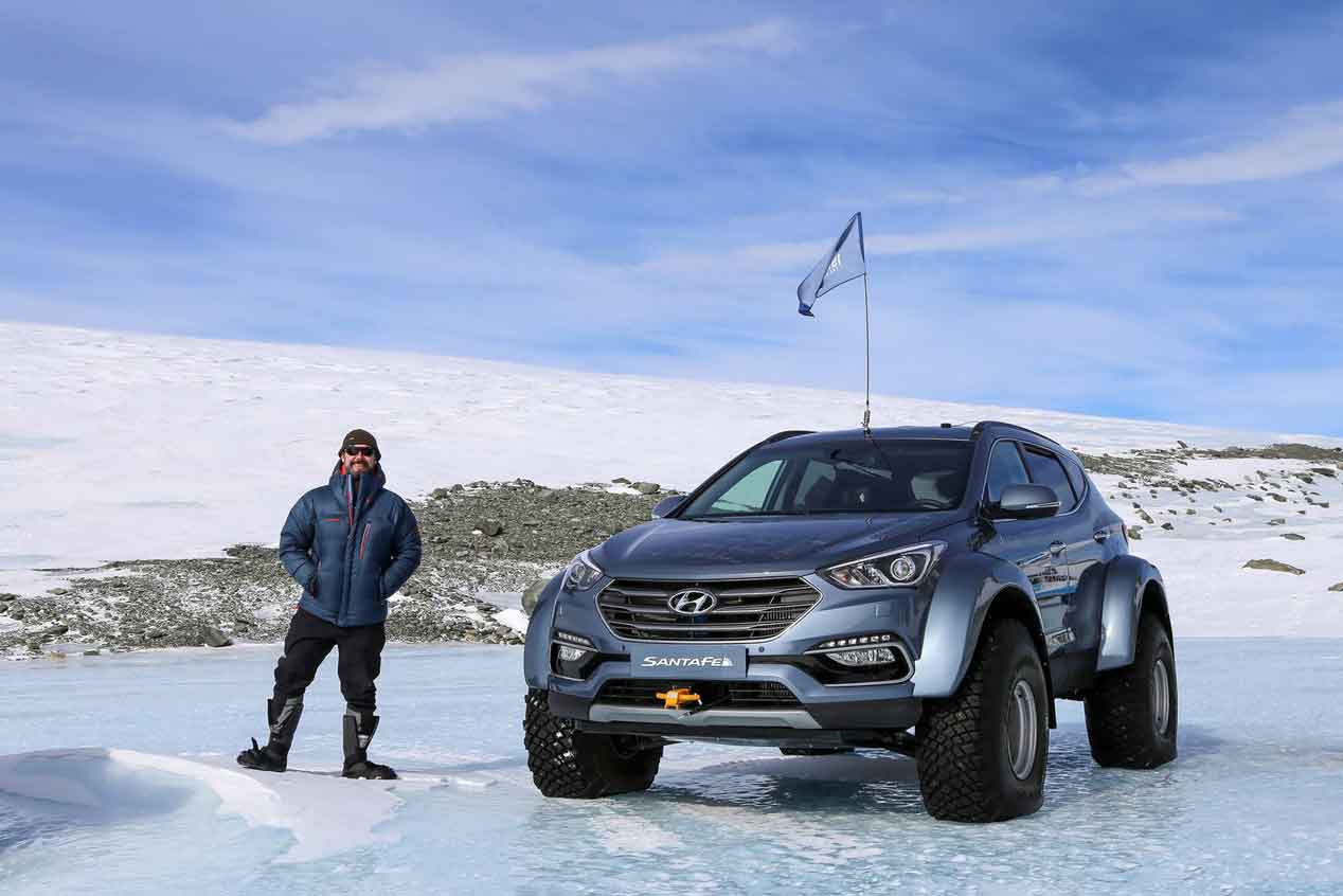 El coche que cruzó los hielos de la Antártida