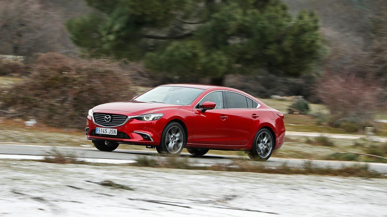 Comparativa: Mazda 6 2.5 Skyactiv-G vs Skoda Superb 1.8 TSI