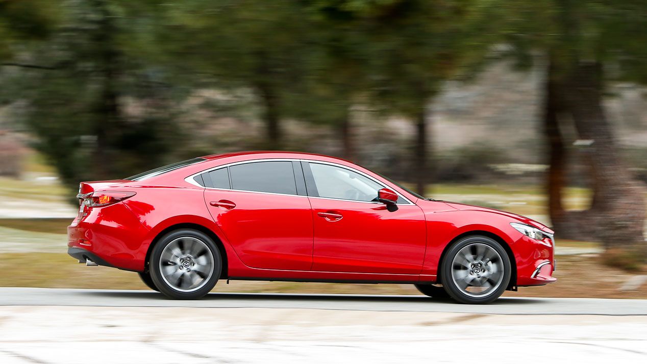 Comparativa: Mazda 6 2.5 Skyactiv-G vs Skoda Superb 1.8 TSI