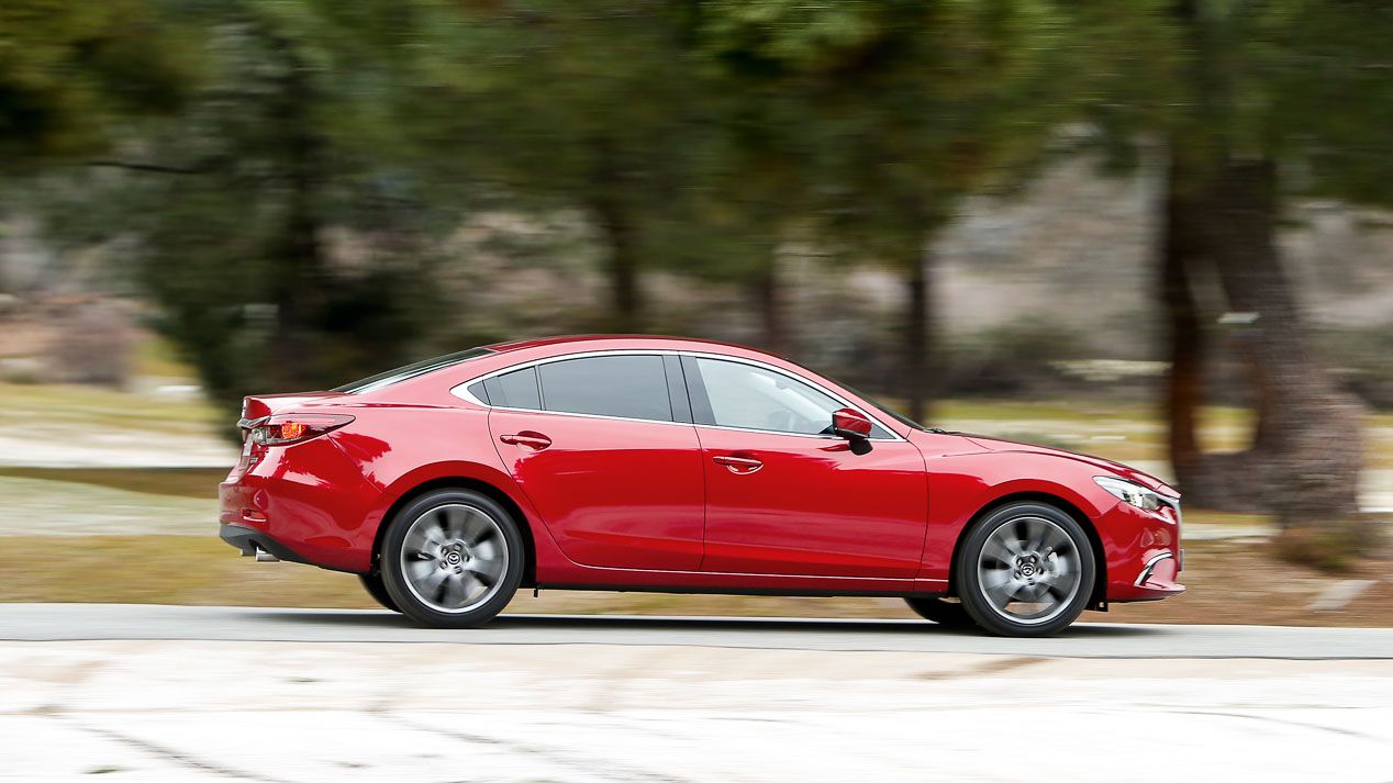 Comparativa: Mazda 6 2.5 Skyactiv-G vs Skoda Superb 1.8 TSI