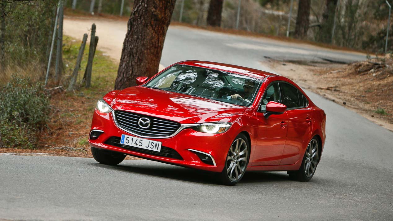 Comparativa: Mazda 6 2.5 Skyactiv-G vs Skoda Superb 1.8 TSI