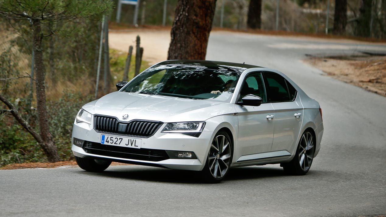 Comparativa: Mazda 6 2.5 Skyactiv-G vs Skoda Superb 1.8 TSI