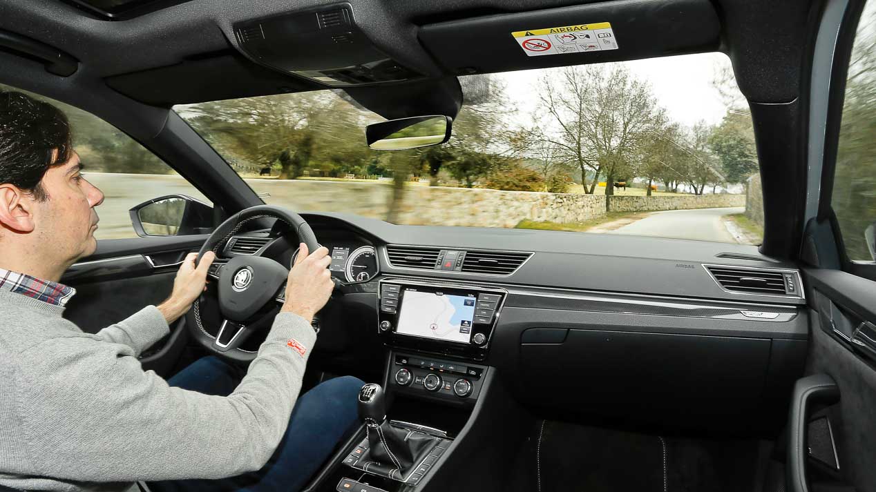 Comparativa: Mazda 6 2.5 Skyactiv-G vs Skoda Superb 1.8 TSI
