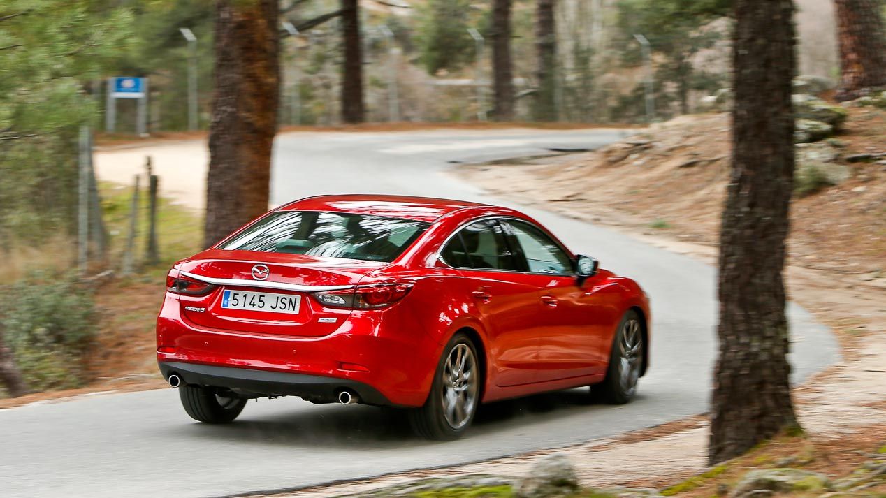Comparativa: Mazda 6 2.5 Skyactiv-G vs Skoda Superb 1.8 TSI