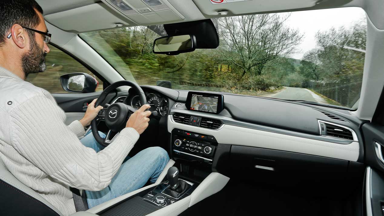 Comparativa: Mazda 6 2.5 Skyactiv-G vs Skoda Superb 1.8 TSI