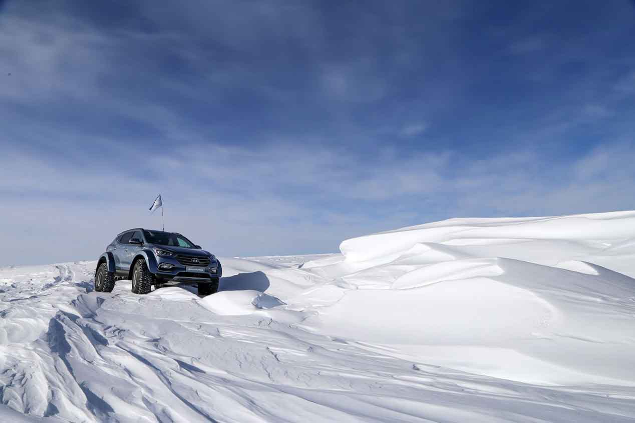 El coche que cruzó los hielos de la Antártida