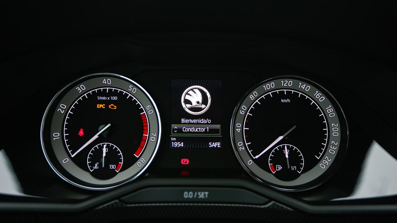 Comparativa: Mazda 6 2.5 Skyactiv-G vs Skoda Superb 1.8 TSI