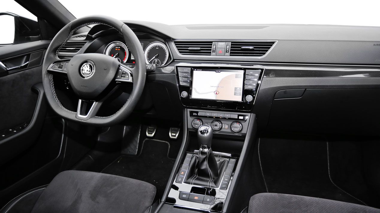 Comparativa: Mazda 6 2.5 Skyactiv-G vs Skoda Superb 1.8 TSI