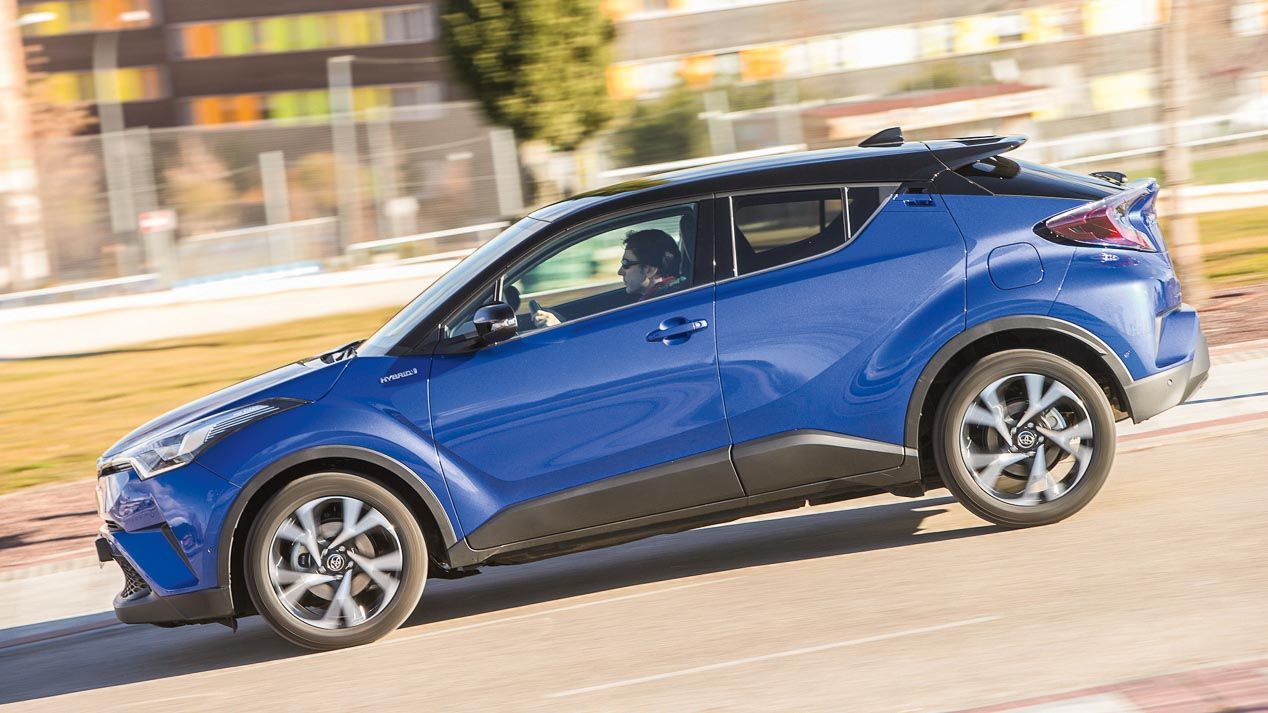 Comparativa: Mercedes GLA 200d vs Toyota C-HR