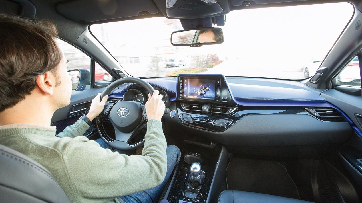 Comparativa: Mercedes GLA 200d vs Toyota C-HR