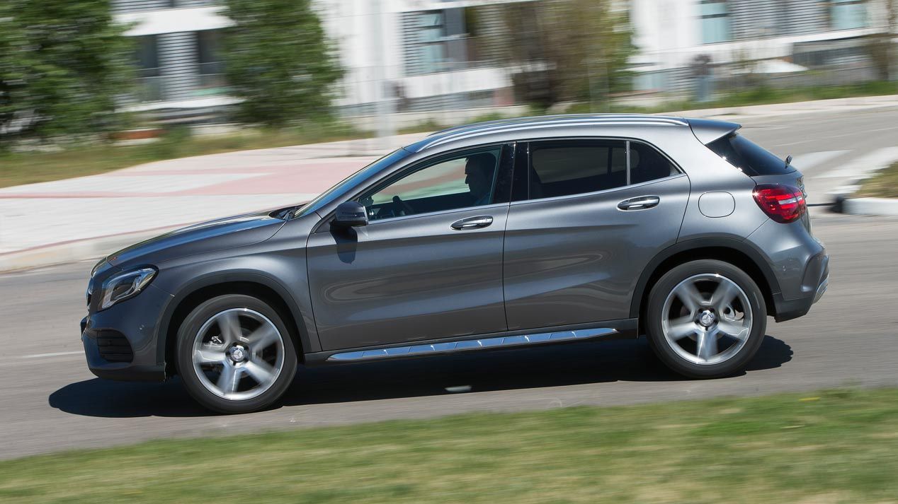 Comparativa: Mercedes GLA 200d vs Toyota C-HR
