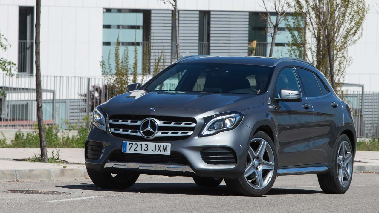 Comparativa: Mercedes GLA 200d vs Toyota C-HR