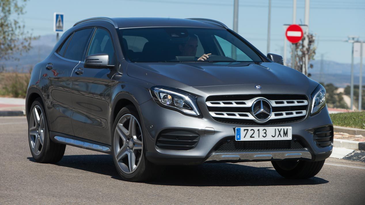 Comparativa: Mercedes GLA 200d vs Toyota C-HR