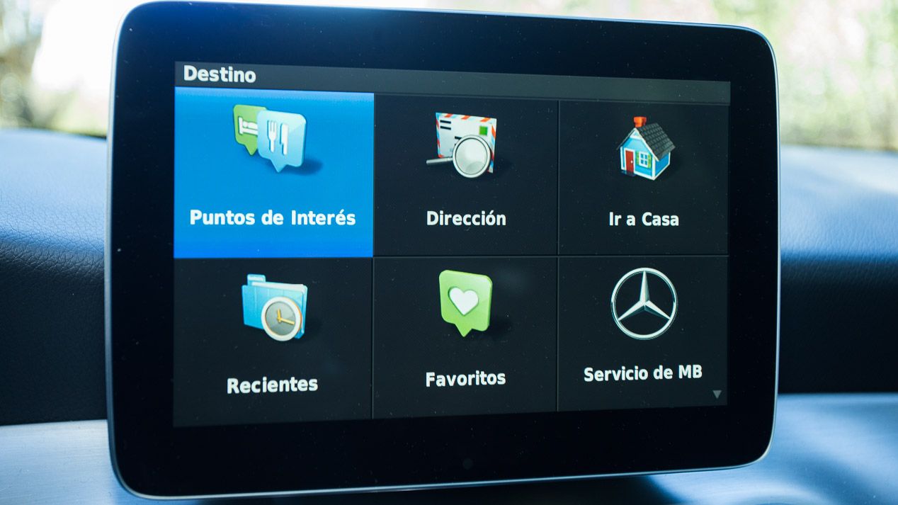 Comparativa: Mercedes GLA 200d vs Toyota C-HR