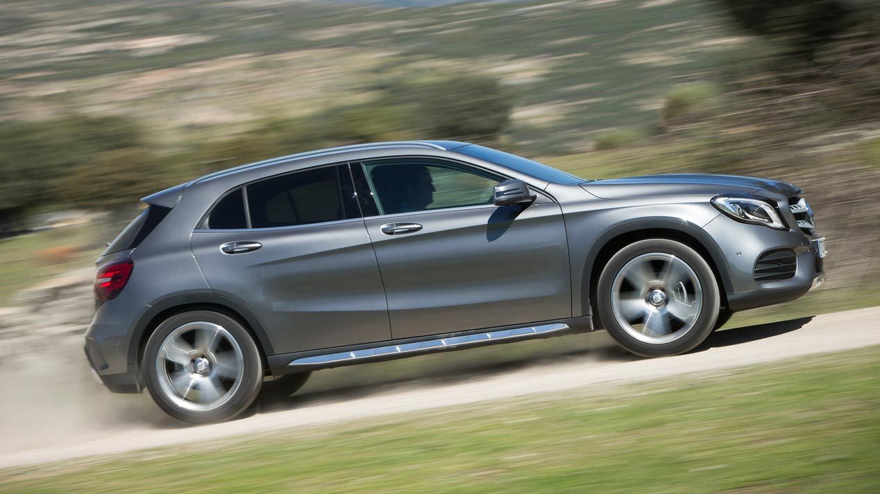 Comparativa: Mercedes GLA 200d vs Toyota C-HR