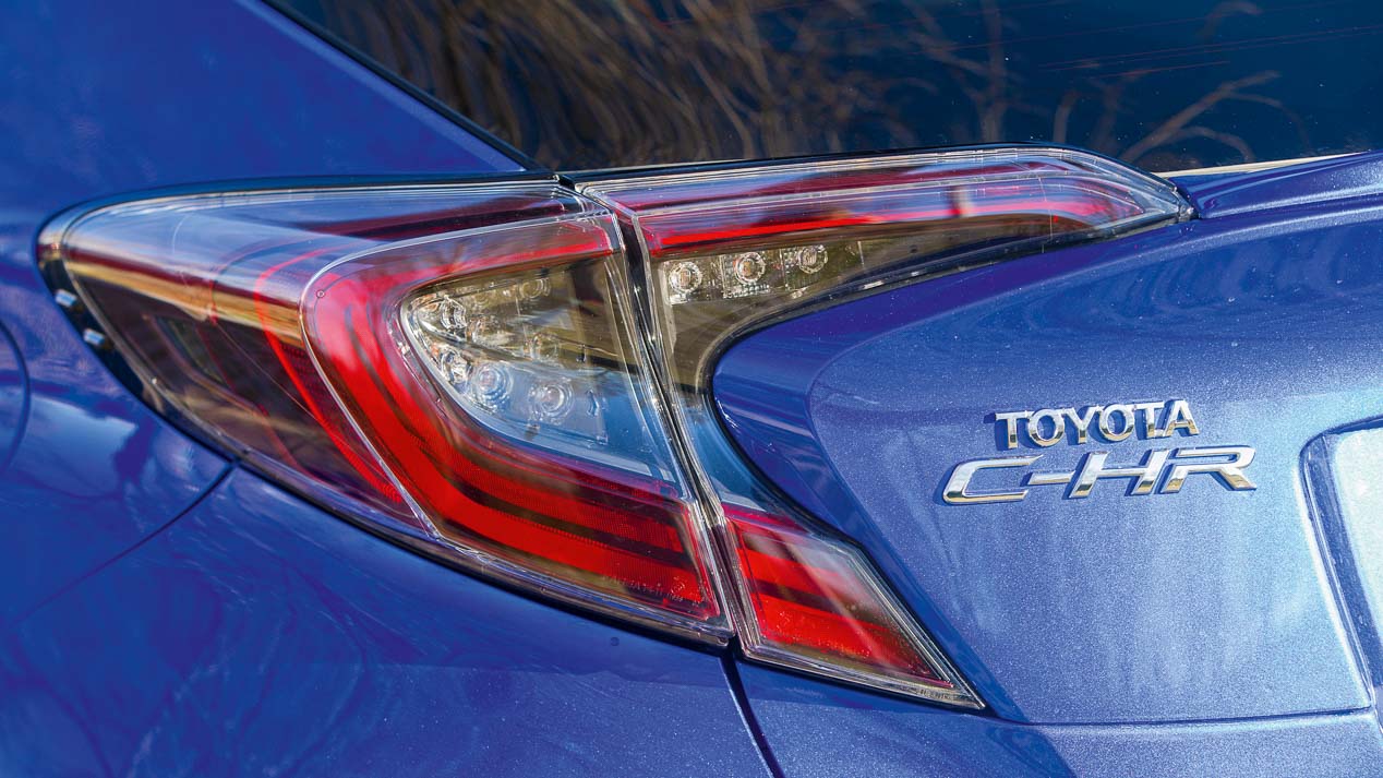 Comparativa: Mercedes GLA 200d vs Toyota C-HR