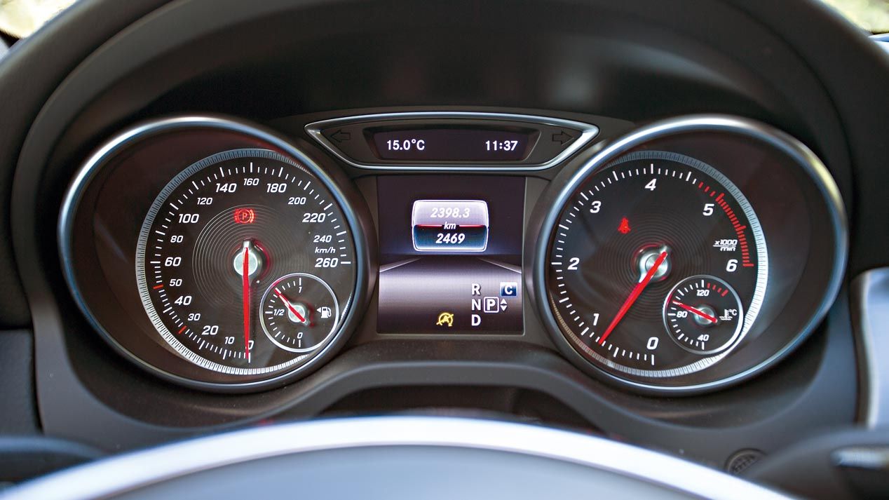 Comparativa: Mercedes GLA 200d vs Toyota C-HR