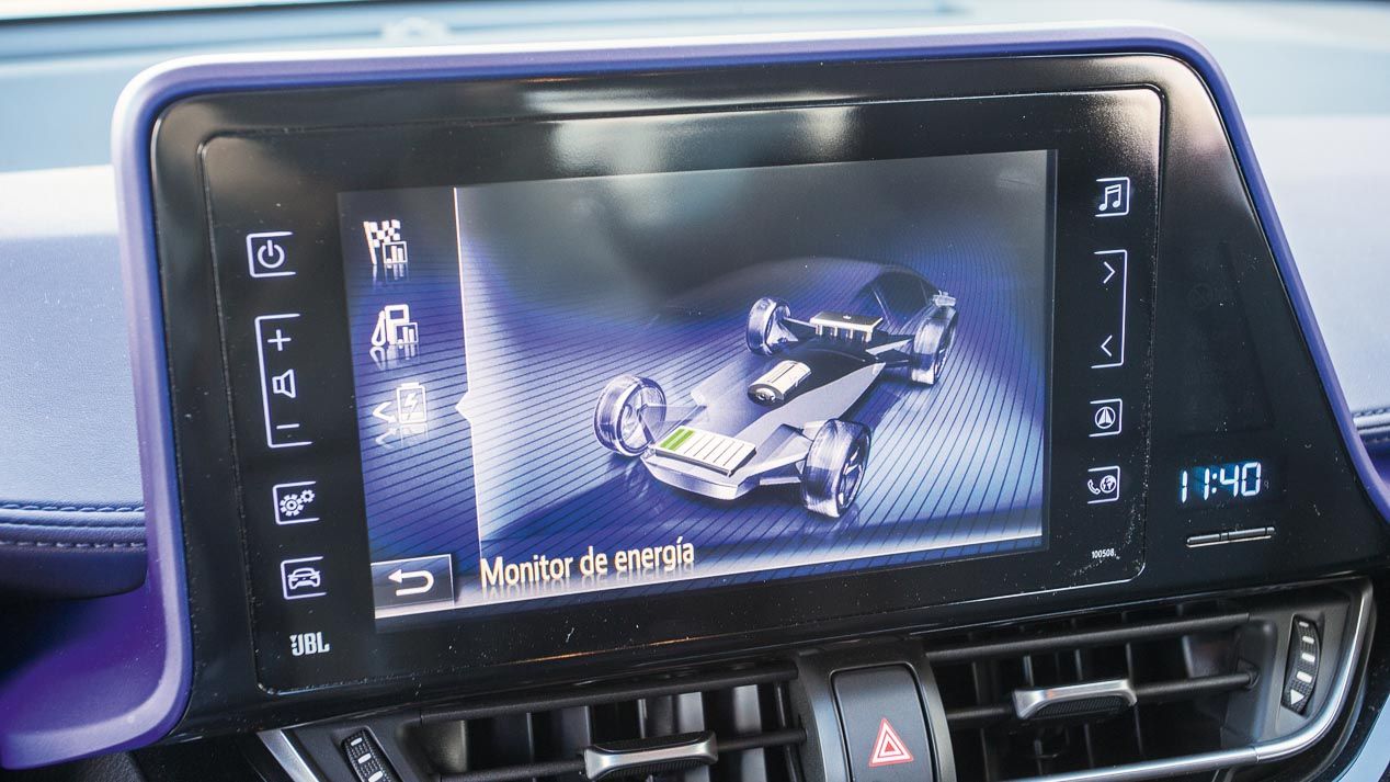 Comparativa: Mercedes GLA 200d vs Toyota C-HR