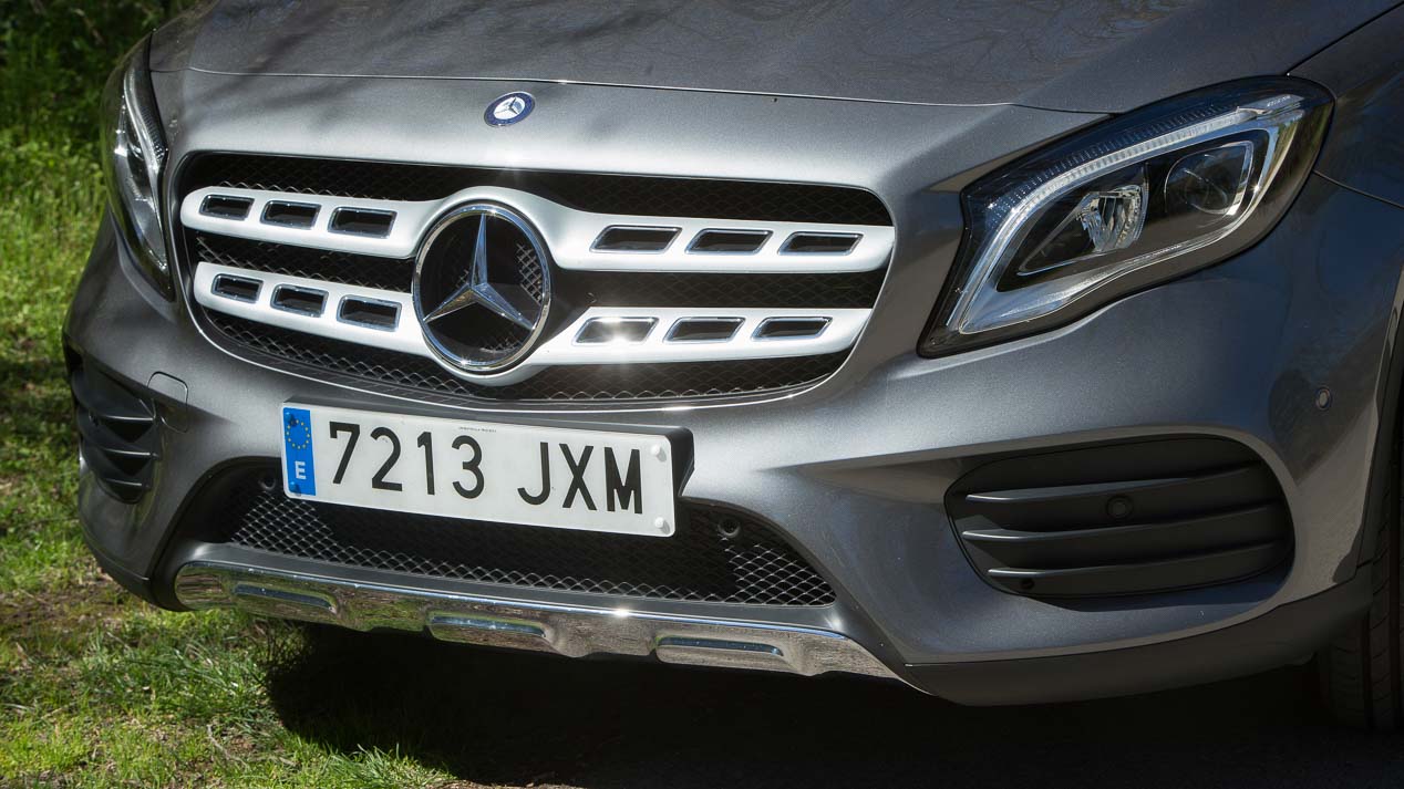 Comparativa: Mercedes GLA 200d vs Toyota C-HR