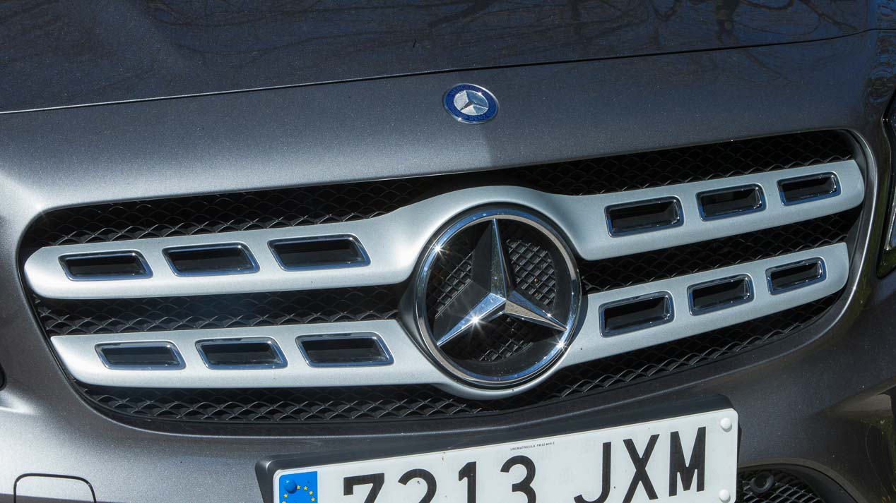 Comparativa: Mercedes GLA 200d vs Toyota C-HR
