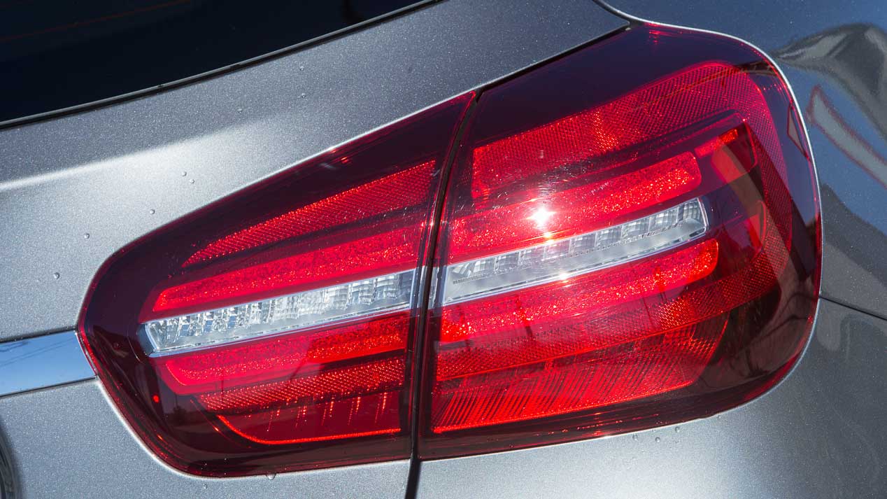 Comparativa: Mercedes GLA 200d vs Toyota C-HR