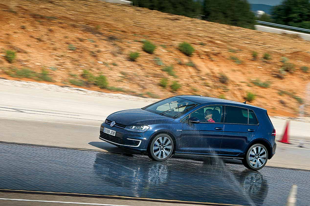 Los coches y los SUV líderes de ventas en España (abril)