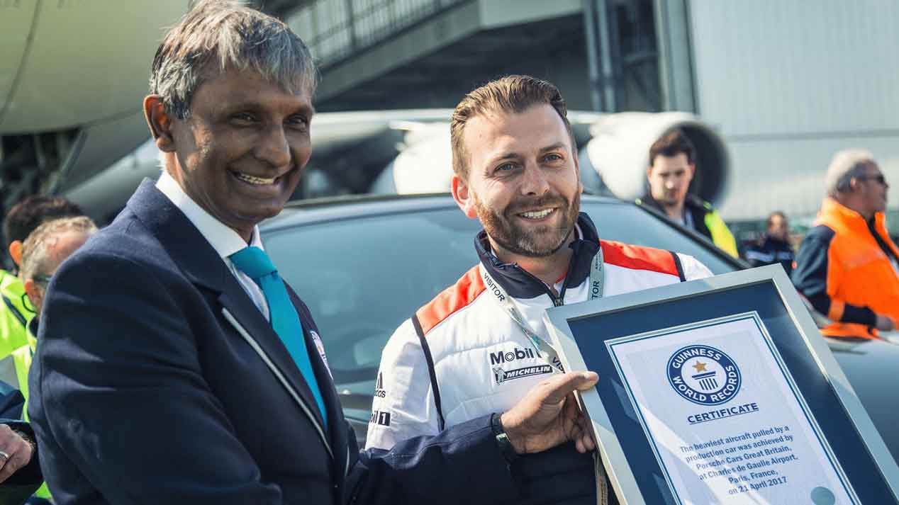 ¿Puede un Porsche Cayenne remolcar un avión de 285 toneladas?