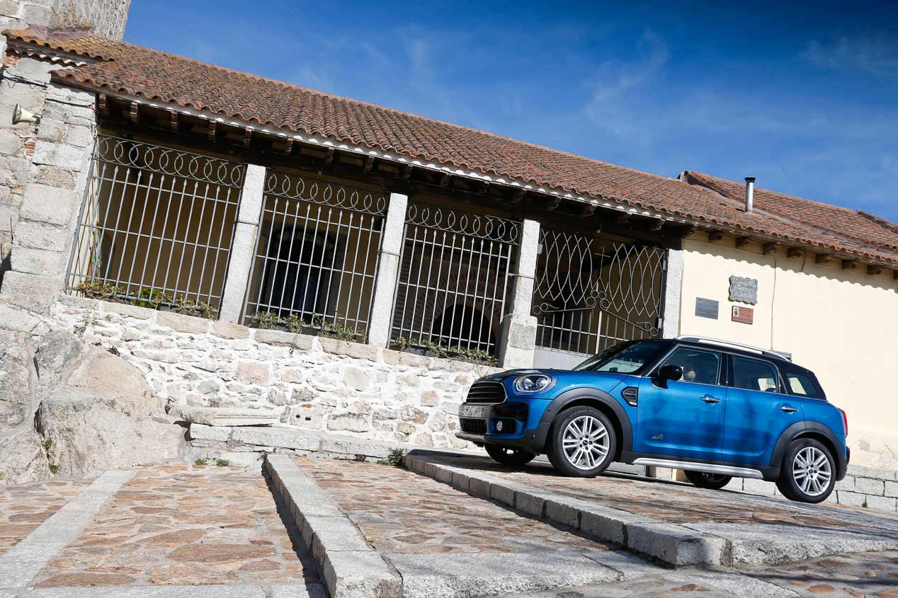 BMW X1 vs Mini Countryman: los probamos y enfrentamos