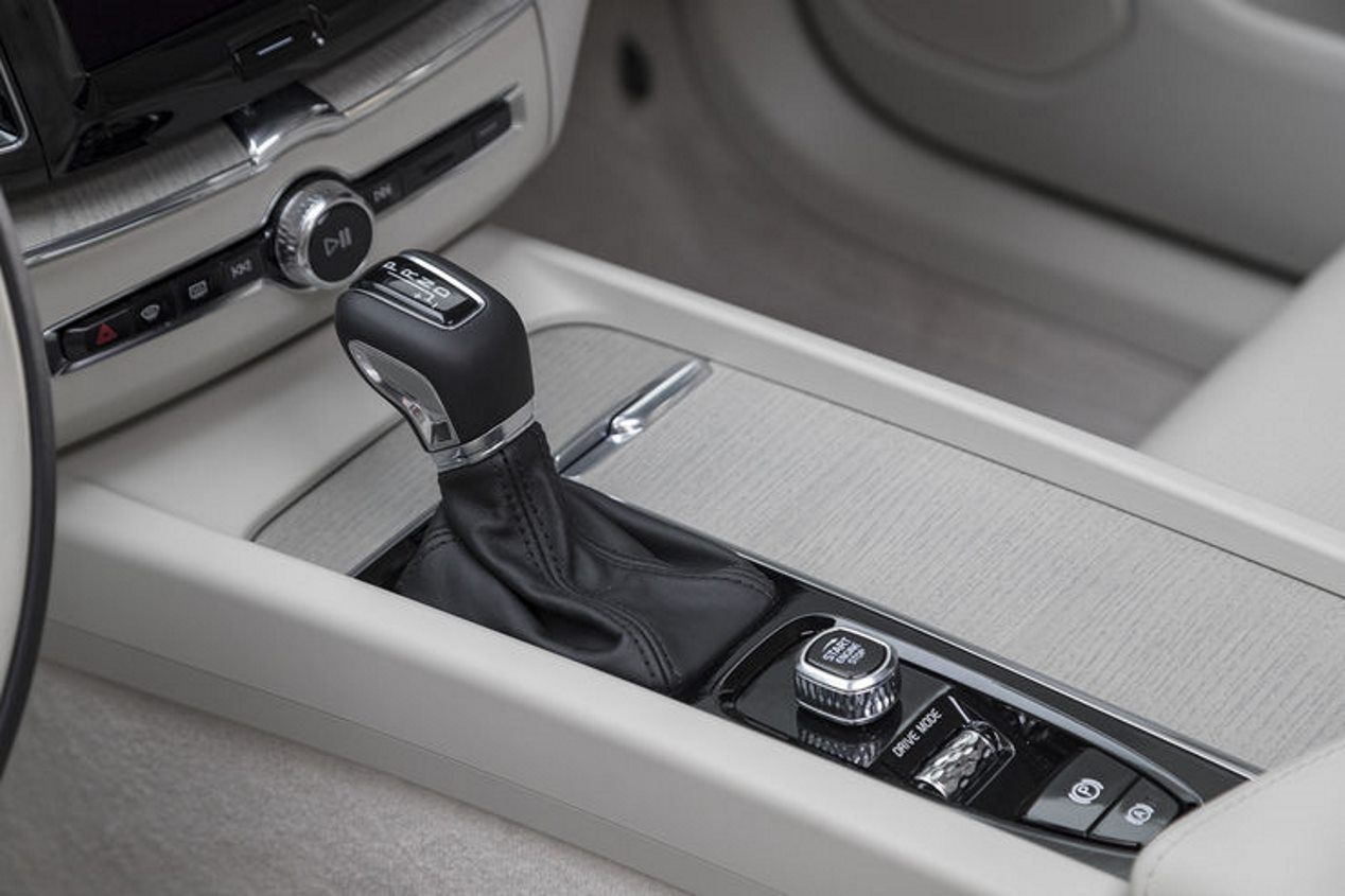 Duelo: el nuevo Volvo XC60 vs el inédito Range Rover Velar