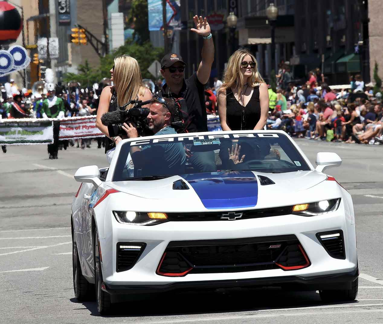 500 Millas de Indianápolis: Alonso y Linda Morselli, en el desfile previo