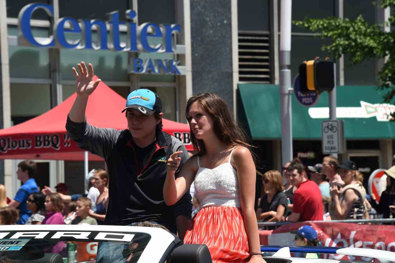 500 Millas de Indianápolis: Alonso y Linda Morselli, en el desfile previo