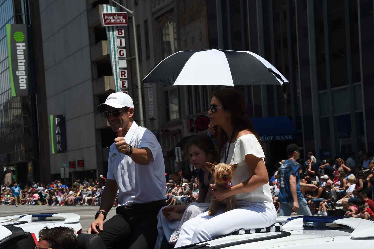 500 Millas de Indianápolis: Alonso y Linda Morselli, en el desfile previo