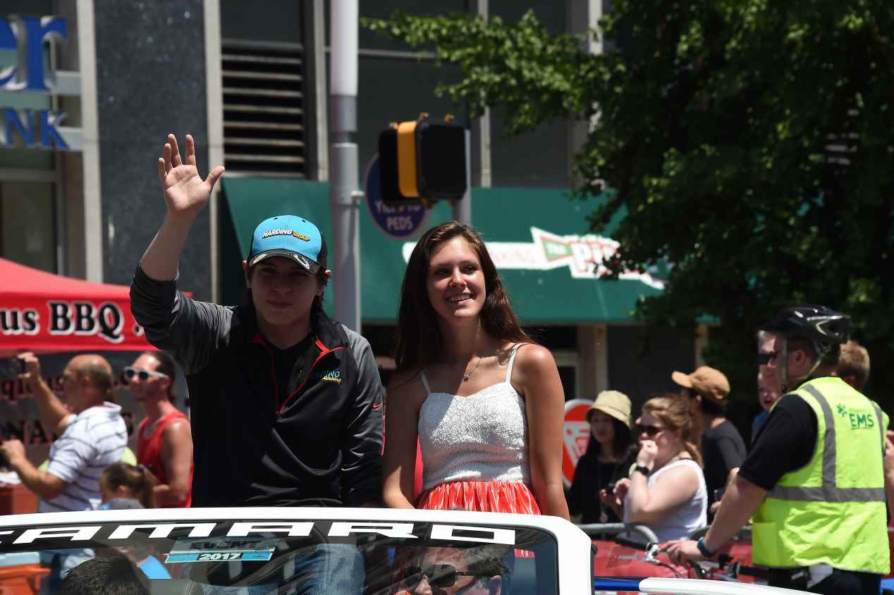 500 Millas de Indianápolis: Alonso y Linda Morselli, en el desfile previo