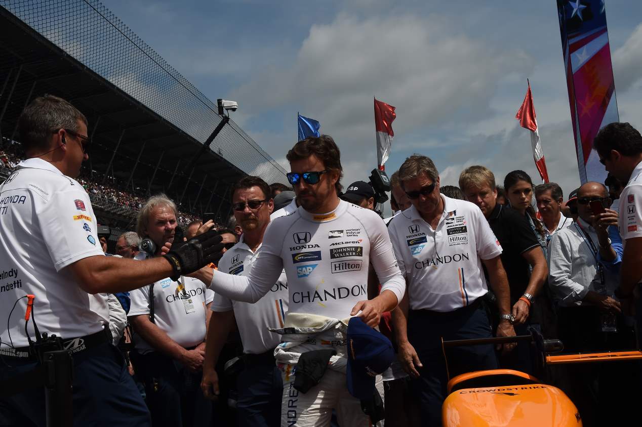 500 Millas de Indianápolis: Alonso, fuera de carrera al romper el motor