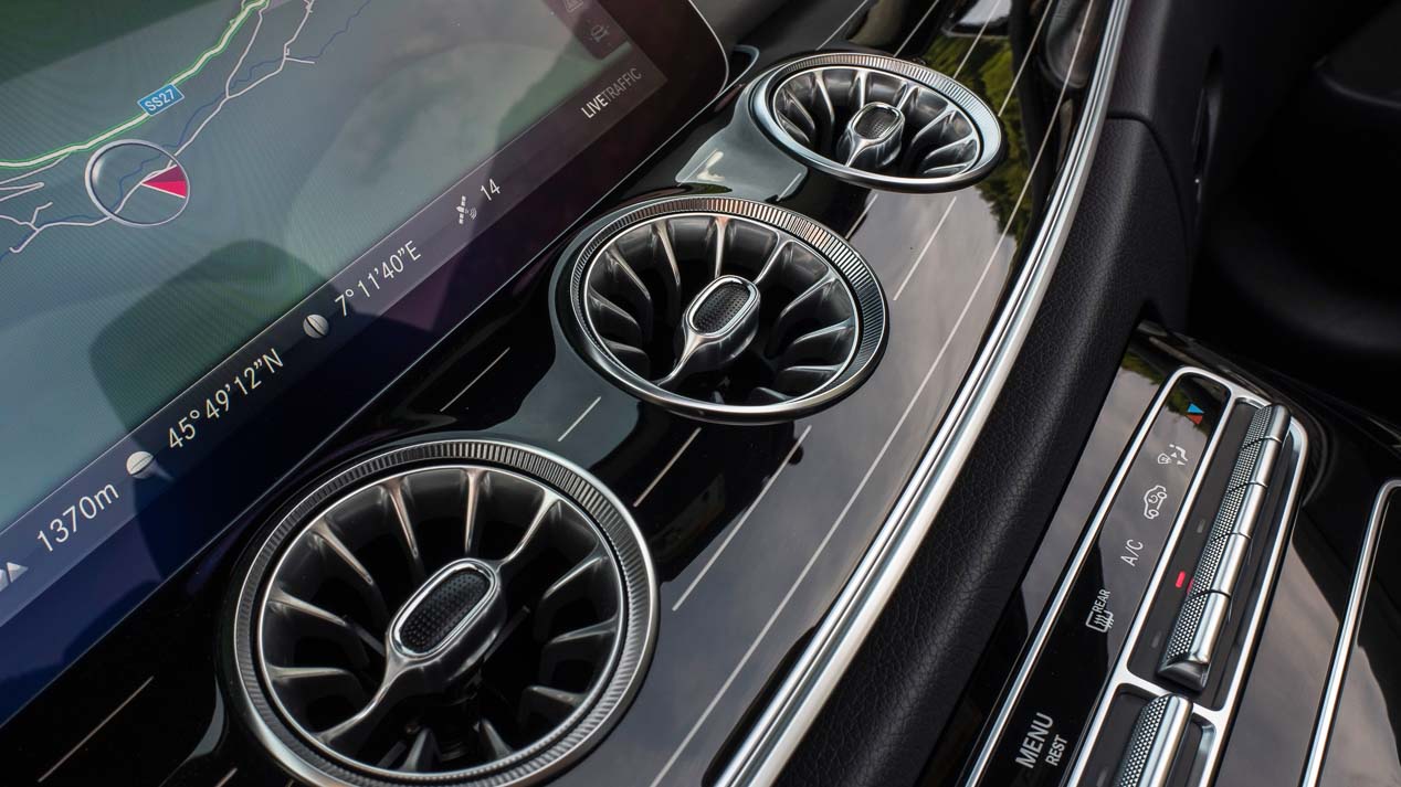 Mercedes E Cabrio, un cabrio cómodo, lujoso y tecnológicamente muy avanzado