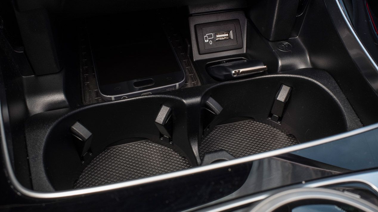 Mercedes E Cabrio, un cabrio cómodo, lujoso y tecnológicamente muy avanzado