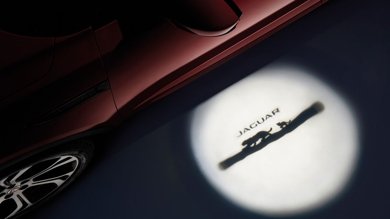 Jaguar E-Pace contra sus rivales BMW X1 y Mercedes GLA