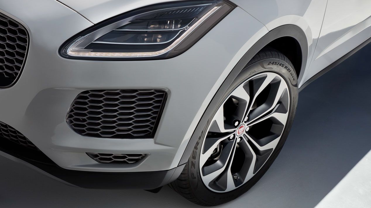 Jaguar E-Pace contra sus rivales BMW X1 y Mercedes GLA