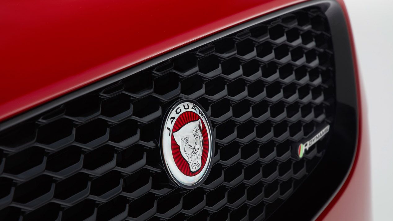 Jaguar E-Pace contra sus rivales BMW X1 y Mercedes GLA