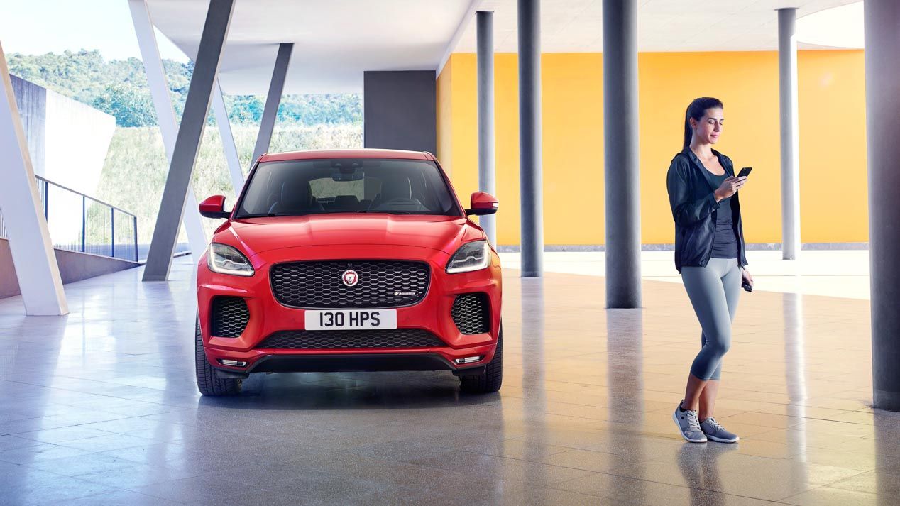 Jaguar E-Pace contra sus rivales BMW X1 y Mercedes GLA