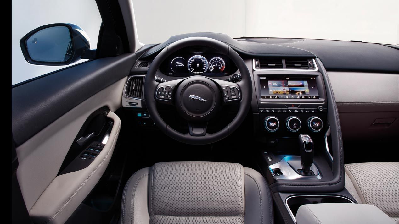 Jaguar E-Pace contra sus rivales BMW X1 y Mercedes GLA