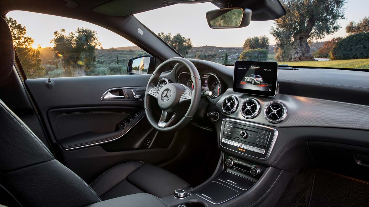 Jaguar E-Pace contra sus rivales BMW X1 y Mercedes GLA