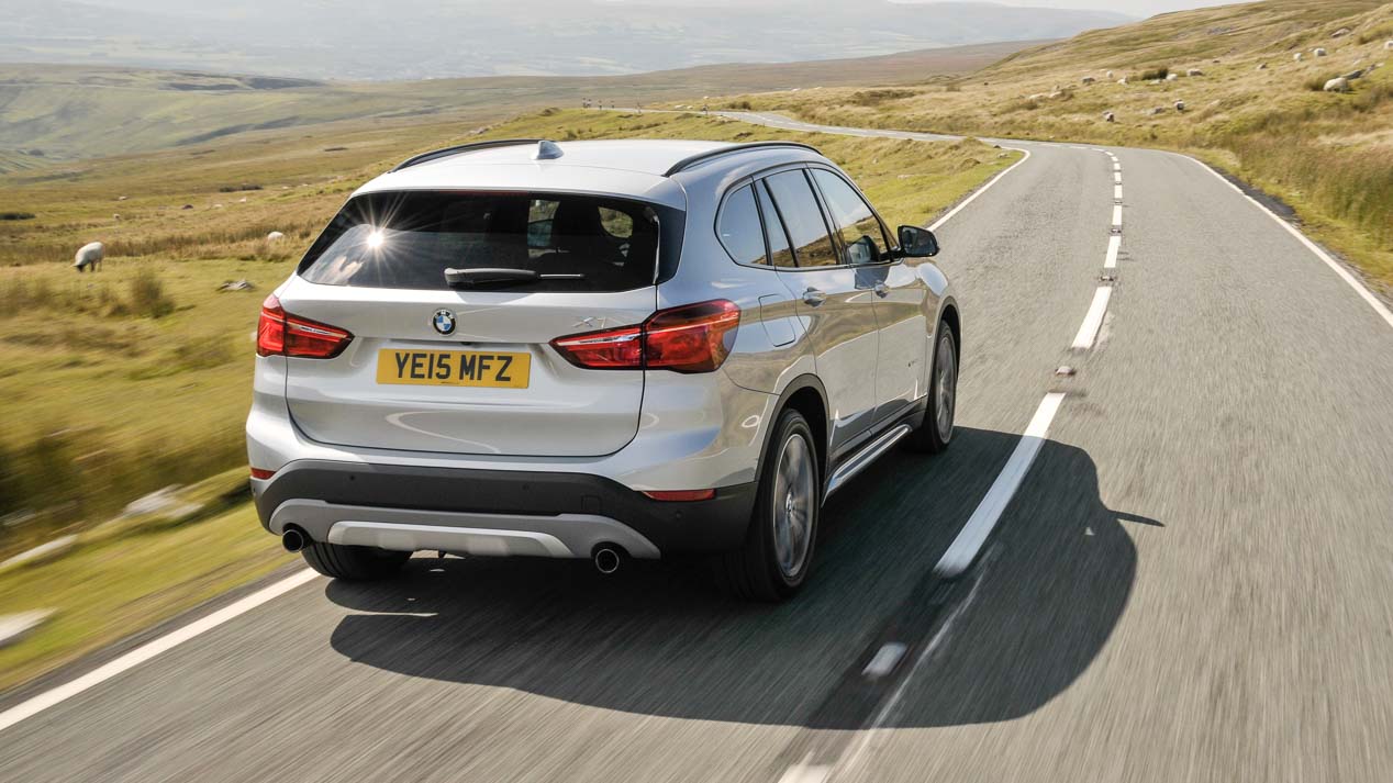 Jaguar E-Pace contra sus rivales BMW X1 y Mercedes GLA