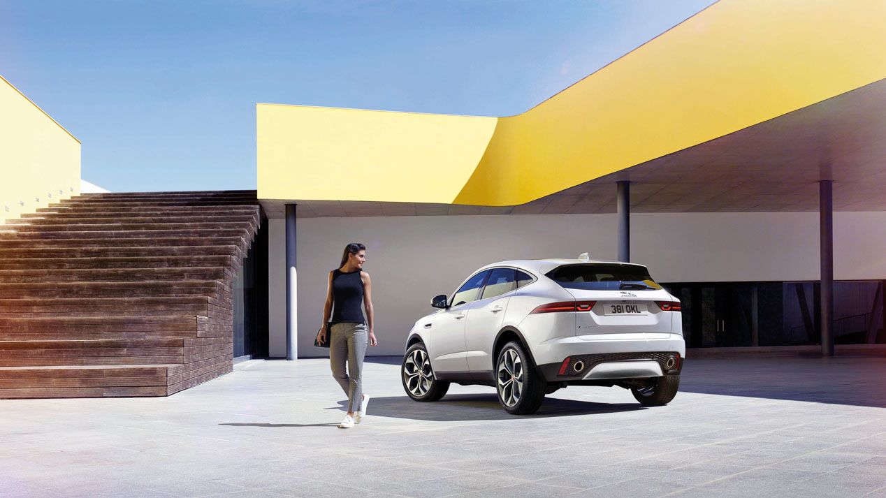 Jaguar E-Pace contra sus rivales BMW X1 y Mercedes GLA