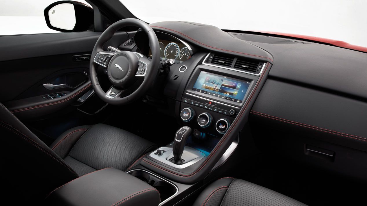 Jaguar E-Pace contra sus rivales BMW X1 y Mercedes GLA