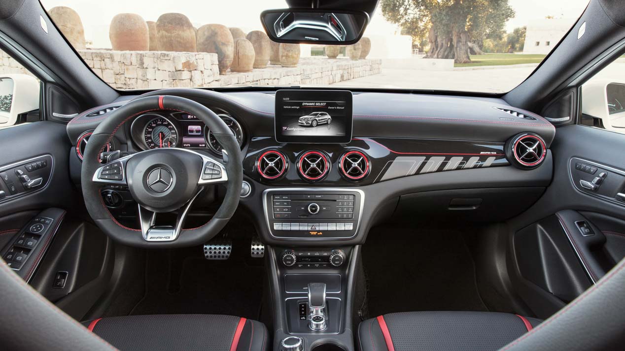 Jaguar E-Pace contra sus rivales BMW X1 y Mercedes GLA